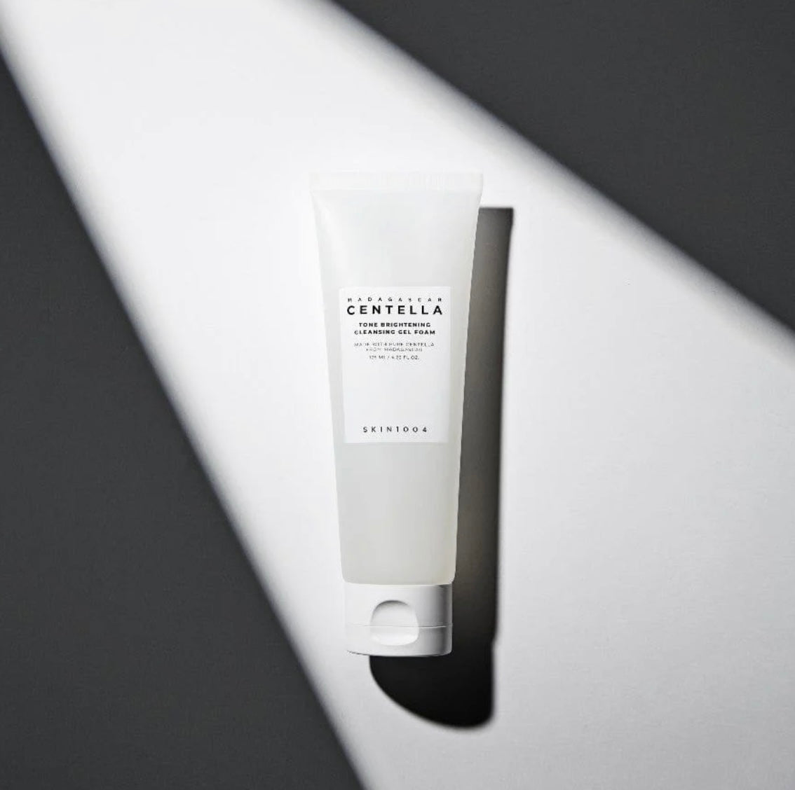 MADAGASCAR CENTELLA TONE BRIGHTENING CLEANSING GEL FOAM (125ML)